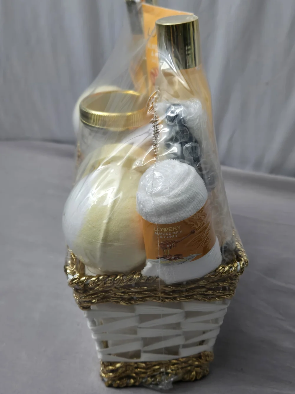 Lovery Luxe 10 Piece Almond Milk and Honey Spa Gift Basket